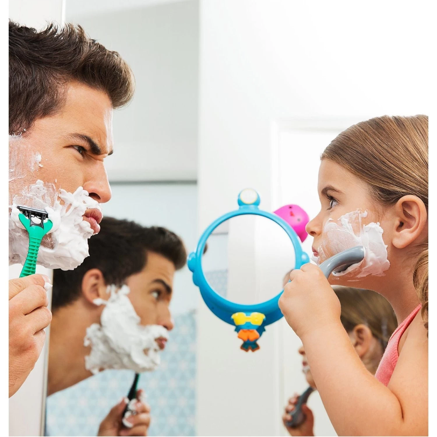 Munchkin See, Shave & Squirtâ„¢ Mirror And Shave Set - Image 4