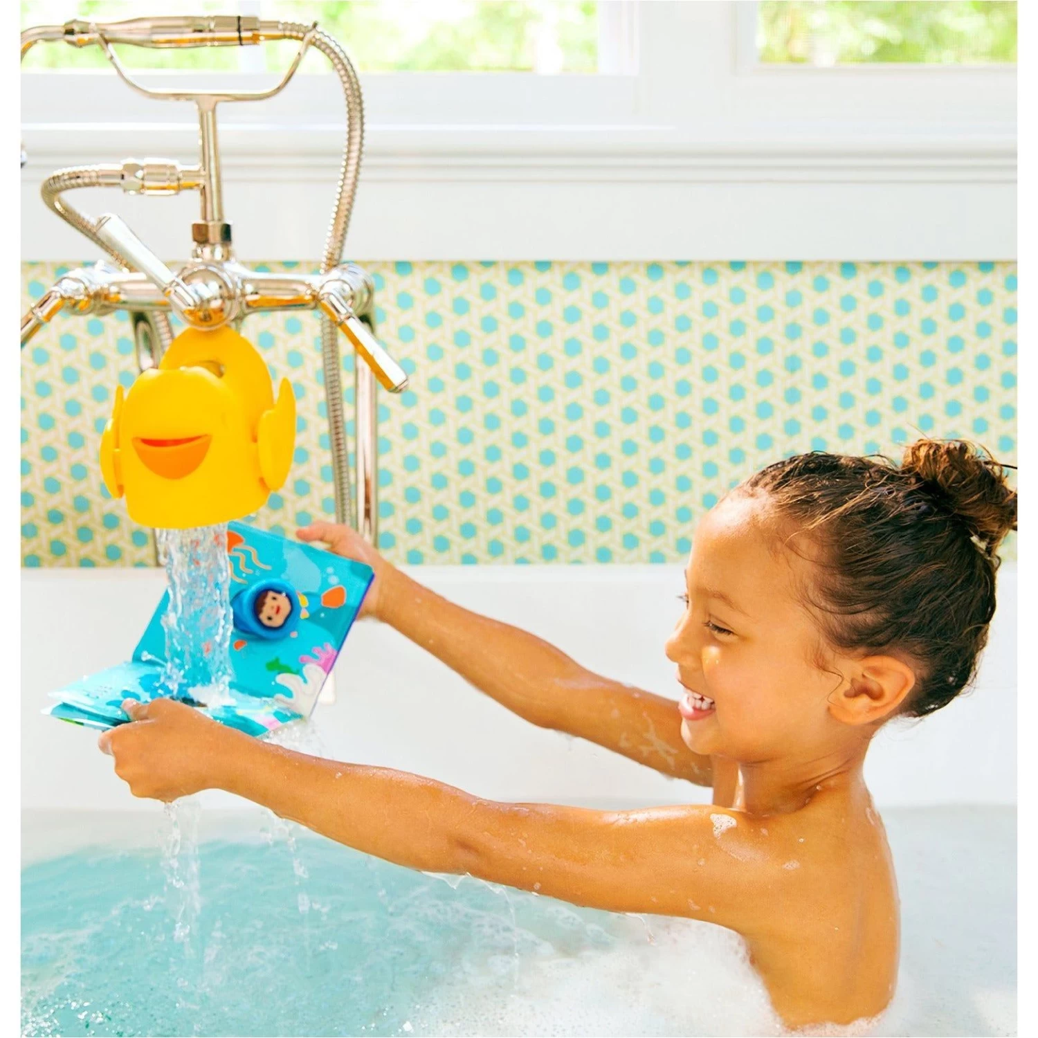 Munchkin Soapy Stories™ Ocean Puppet Bath Book - Image 3