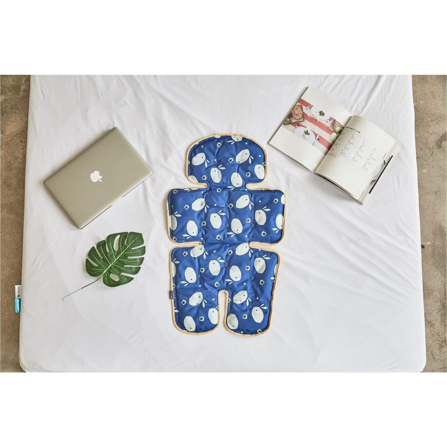 Hi Jell-O-Cool Stroller Liner - Navy Rabbit